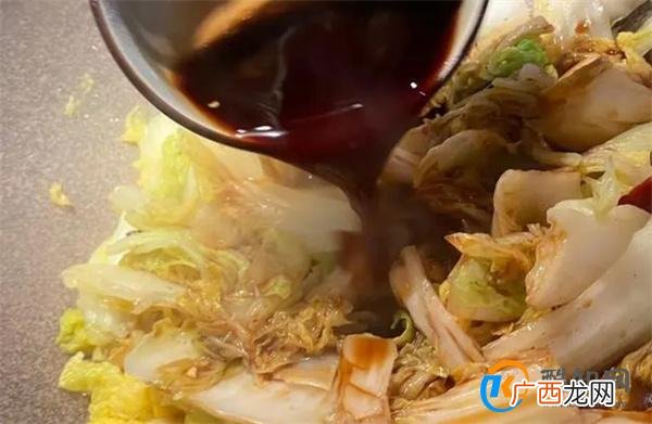 脆嫩爽口的“酸辣白菜”简单易做 超级下饭