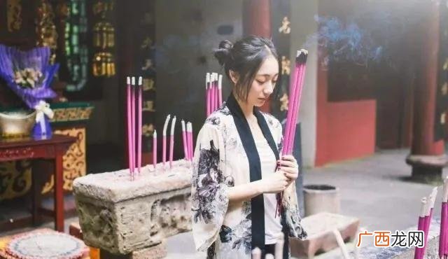 初一十五上香最佳时间 为什么初一十五要上香的规矩