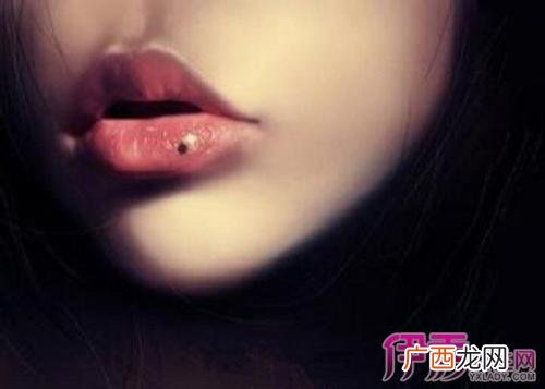 女人上嘴唇有痣是吃货 女人嘴唇上有痣代表什么意思