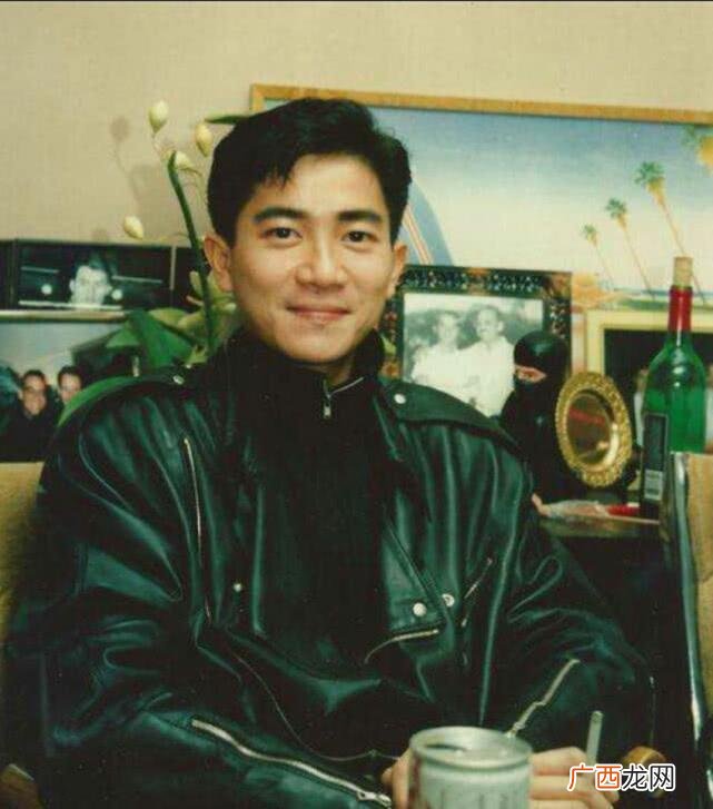在事业最成功时服安眠药而死 陈百强是什么原因走的