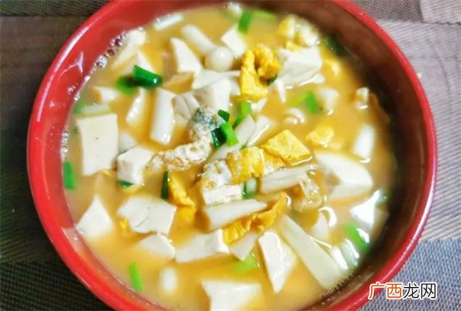 豆腐汤配上海鲜菇 烧出来的味道那叫一个“鲜”简单易做