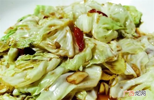 清淡爽口的“手撕包菜”简单超下饭 减肥餐的最佳选择