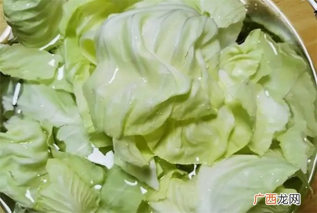 清淡爽口的“手撕包菜”简单超下饭 减肥餐的最佳选择
