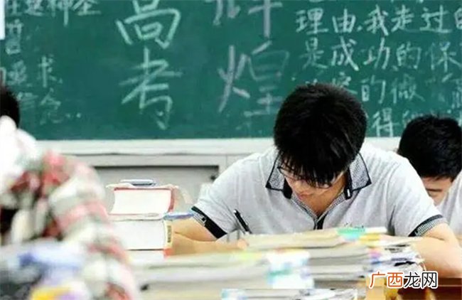 为让孩子考上好大学 宝爸高中才开始督促 其实初中三更重要