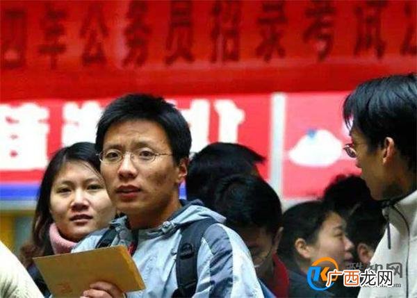 2024国考:215个岗位仍无人报考 专家怎样回应_酷知科普