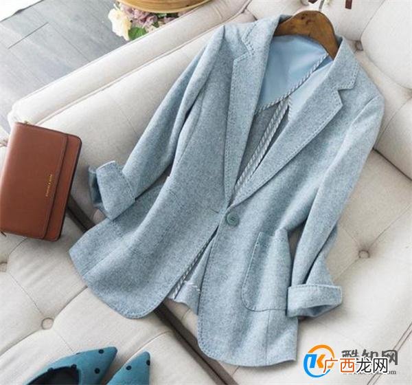 什么颜色上衣显白 皮肤黑不宜穿三种颜色