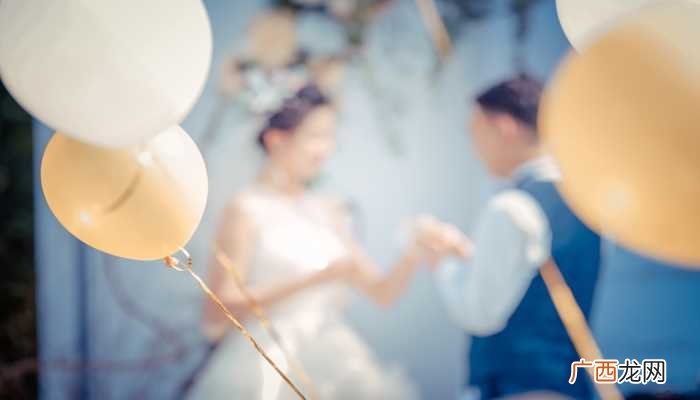 梦见婚礼和葬礼一起举行