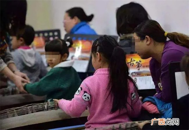 工资全给兴趣班 孩子却没别人的优秀 那是因为方法用错了