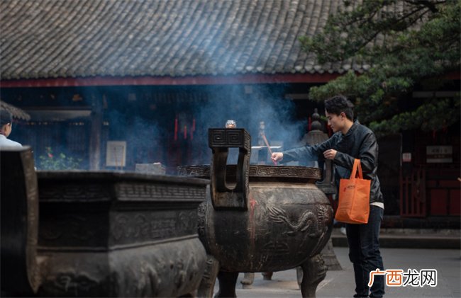 到庙上香有什么讲究 供佛上几根香最好