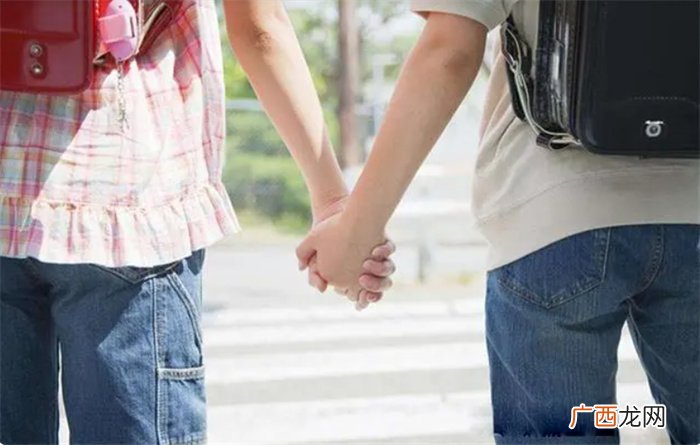青春期会面临三方面早熟 身为父母 该如何帮孩子平稳度过