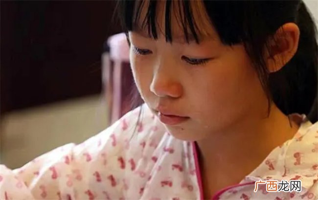 内心缺爱的孩子 身上这3个特征很明显 父母要引起重视