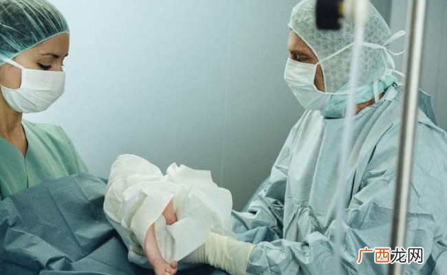 ?胎儿8斤重产妇要求剖腹产被拒 违法吗
