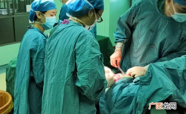 ?胎儿8斤重产妇要求剖腹产被拒 违法吗