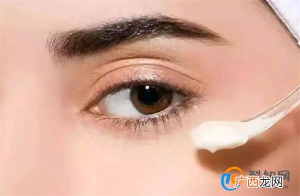 正确使用眼霜的方法 眼霜怎么用