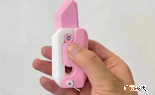 玩具“萝卜刀”走红 为何安全性引家长担忧
