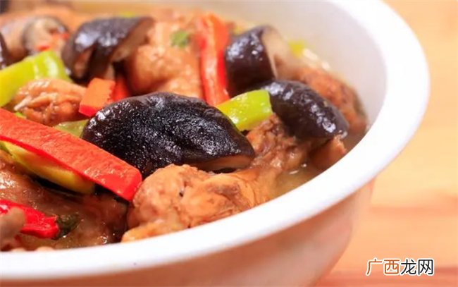 鸡腿炖香菇 鲜香味美 辣爽丝滑