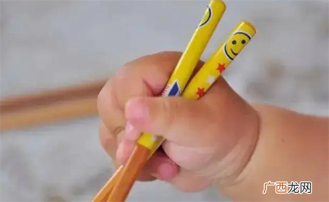 孩子聪不聪明 看手就知道 聪明的大脑会有手上留信号