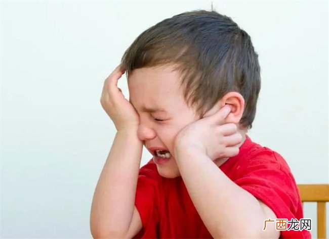 孩子哭闹发脾气有情绪时 正确处理方法 能让孩子一生受益