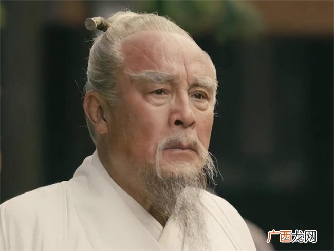 曹操为何执意杀华佗 12年后发现实在高明 曹操可能是对的