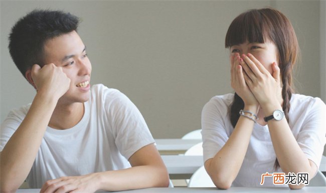大学谈恋爱好还是不好 大学恋爱的好处和弊端