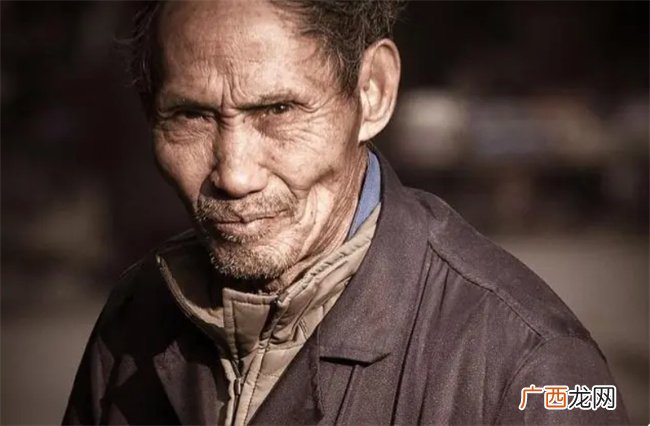 八字中如何推断出命主是个性格乏味不知变通之人