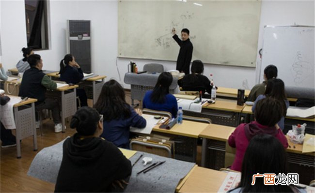 年轻人为什么抢着上夜校