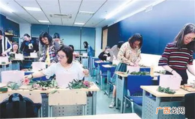 年轻人为什么抢着上夜校