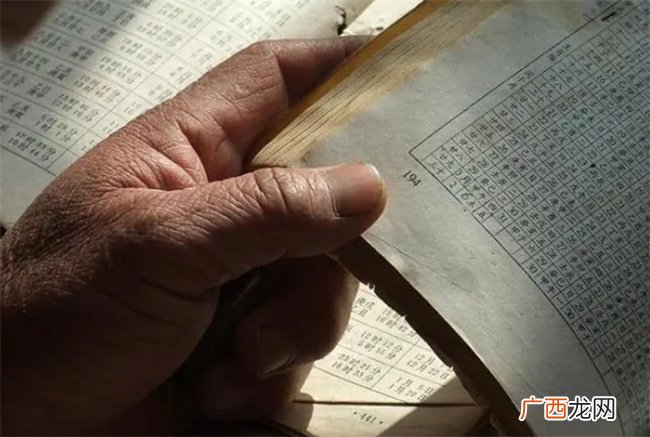 八字中如何通过天干壬癸水来分析命主的性格与脾气