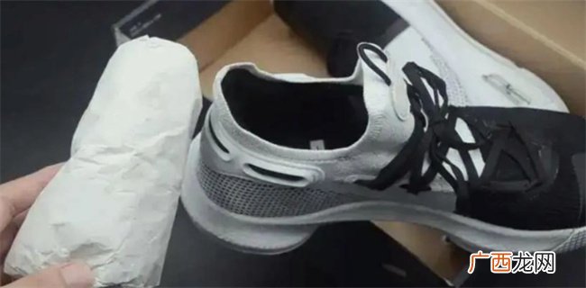 买鞋子时鞋子里“那团纸”要留下来 用处有很多