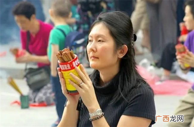 四柱命理中根基浅薄但运气奇佳的命造都有哪些特点