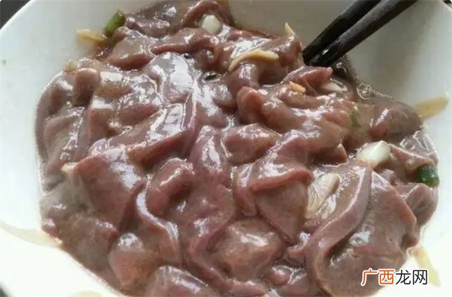 烤猪肝的时候 很多人会跳过这一步 怪不得炸猪肝又老又腥