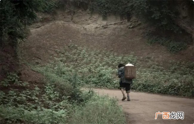 解析八字中导致命主一生艰苦困顿的因素都有哪些