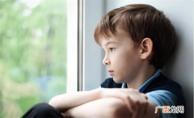 孩子哭闹 耍赖 懂得孩子心理的家长只用4招轻松化解