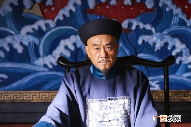 乾隆让刘墉跳河自尽 刘墉回家洗个澡才跳河 事后知其高明