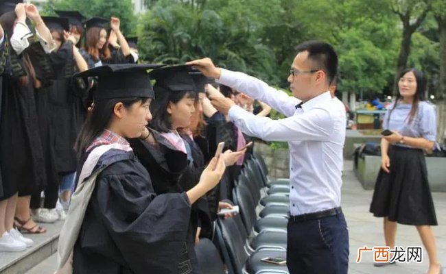 自考学费一般为多少2024年自考报名时间是什么时候