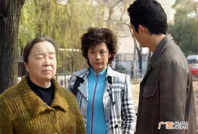 以“爱”之名“保护”孩子反耽误了孩子 父母应适时放手