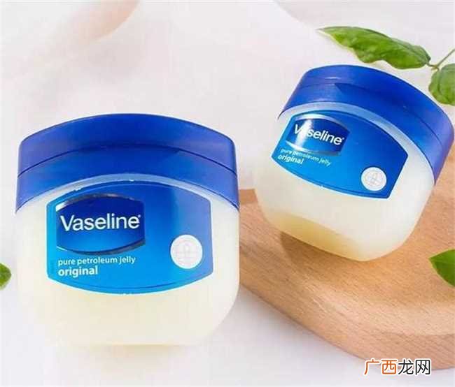 除了滋润肌肤凡士林的妙用 凡士林除了滋润肌肤之外有意想不到的妙用