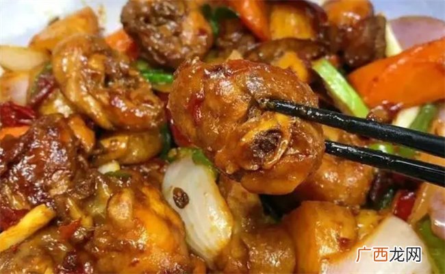好吃到舔盘的大盘鸡 不加一滴水做 超下饭哦