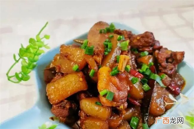 营养好吃的山药焖鸭肉 吃一口就让你忘不掉 汤汁都不剩