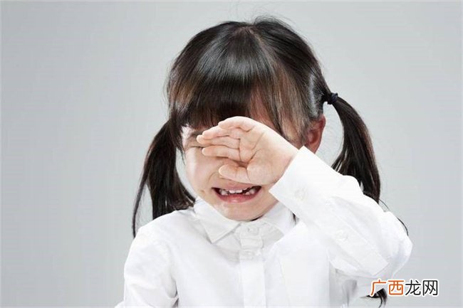 ?孩子见事就哭怎么教育 小孩子遇事情老是哭怎么引导