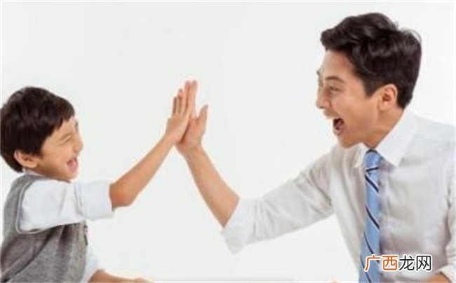 如何化解孩子的嫉妒情绪接纳 共情 向孩子表达爱意