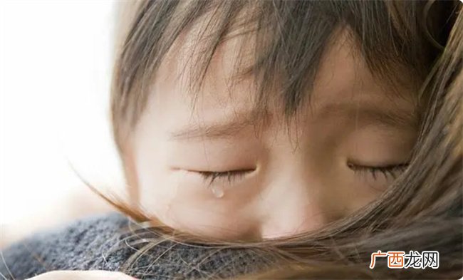 如何化解孩子的嫉妒情绪接纳 共情 向孩子表达爱意