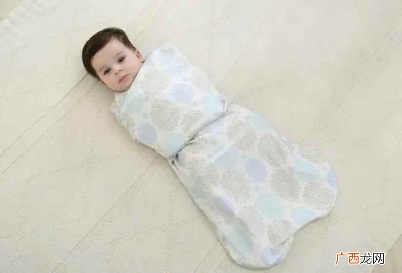 背负婴儿用的宽带和包裹婴儿的被子 襁褓是几岁