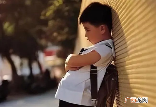 家有慢热又害羞的小孩 这几句话你一定要记住
