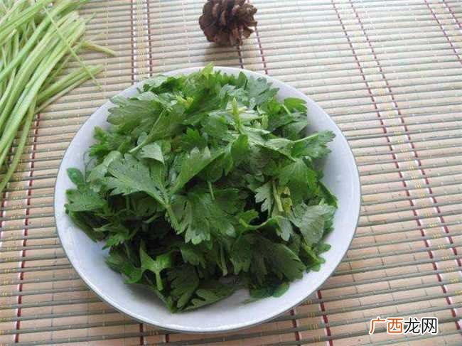芹菜叶子为什么要摘掉芹菜 芹菜叶子吃的时候为什么要摘掉
