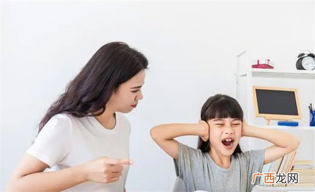 家长批评孩子时 坚持3种原则 掌握3类话术 孩子越来越好