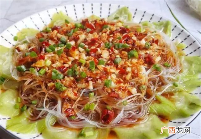 软嫩的丝瓜带着浓郁的蒜香 操作简单 入口就停不下来