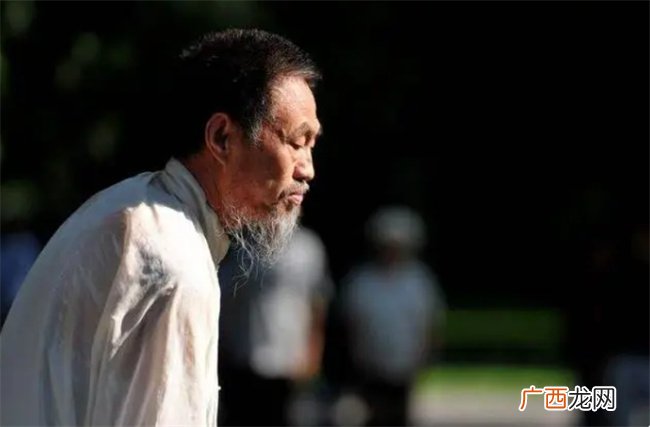 ?八字基础中该如何分析偏印与比肩对命主的吉凶影响