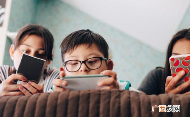 ?孩子沉迷手机给网络游戏大额充值 家长该怎么办