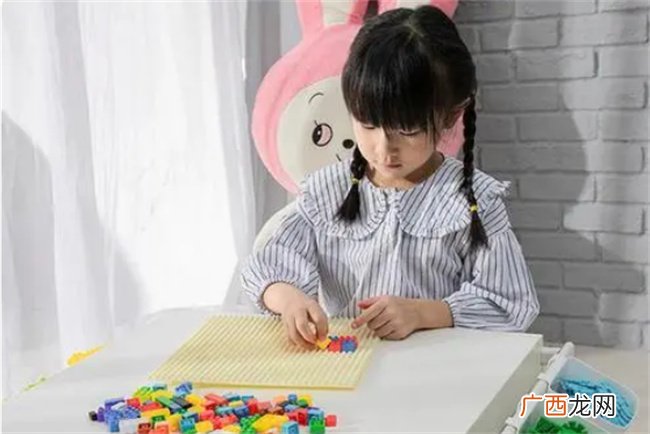 2岁的孩子的哭闹 不一定是撒泼胡闹 孩子这个需求父母要关注